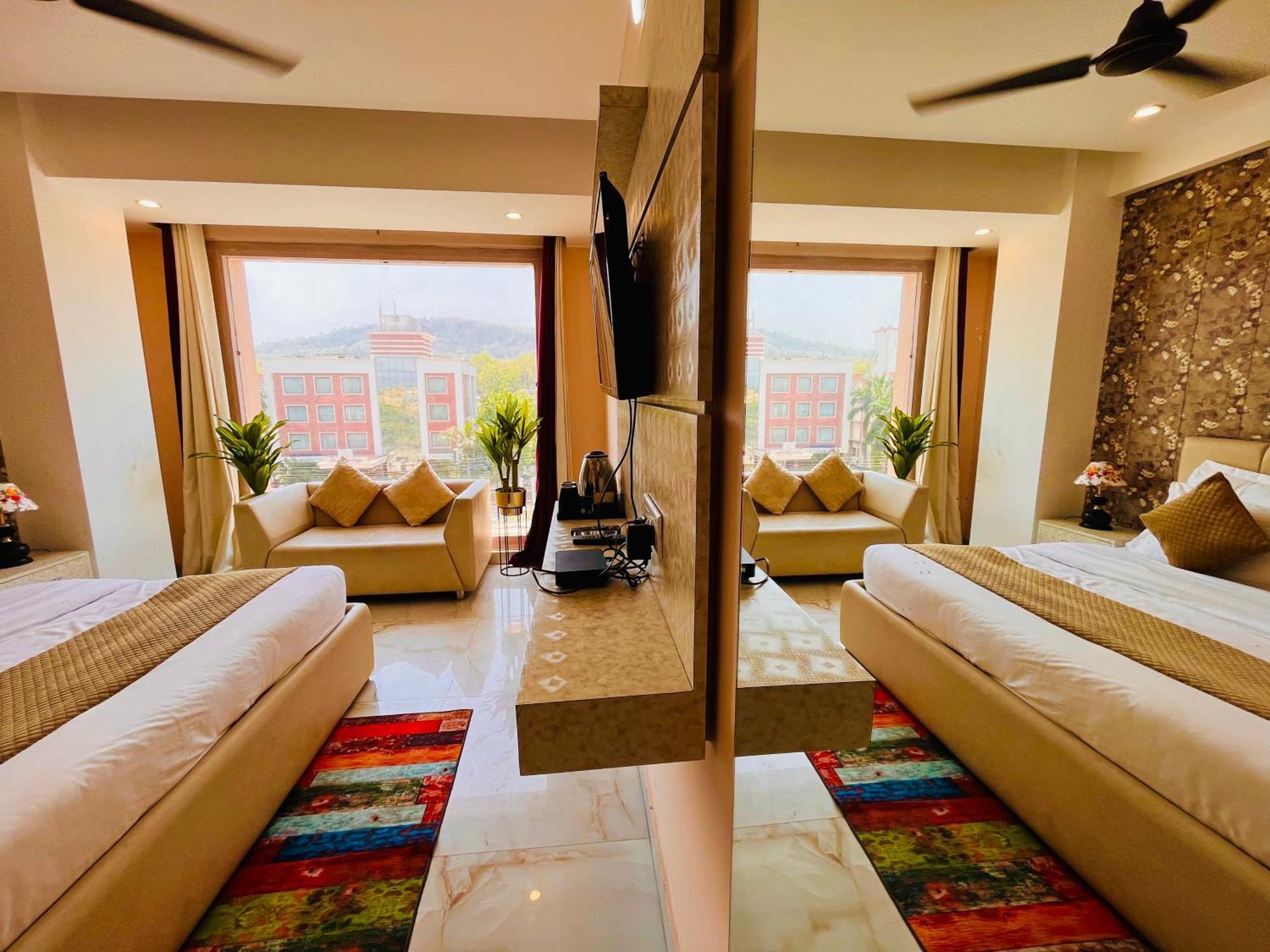 Hotel Golden Temple View By La Casa, Amritsar #Top Rated #Most Awarded #Swimming Pool #Prime Location #Luxury Rooms #Parking #Rooftop Cafe Εξωτερικό φωτογραφία